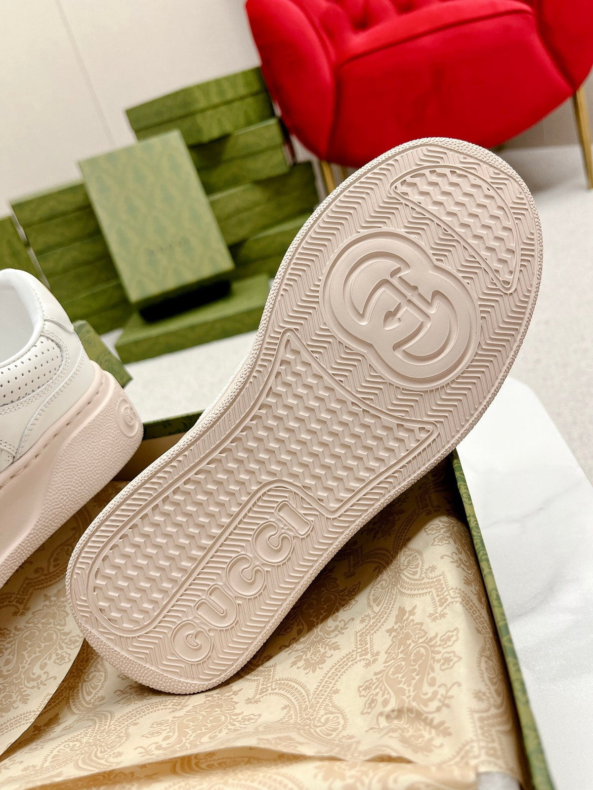 GUCCI EMBOSSED TRAINER WHITE AND PASTEL PINK CALFSKIN