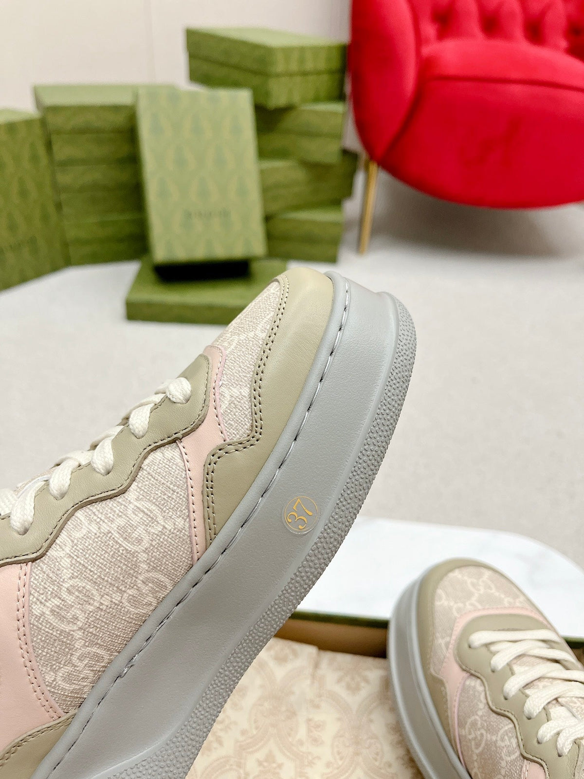 GUCCI TRAINER LIGHT GRAY AND TORTILLA CALFSKIN