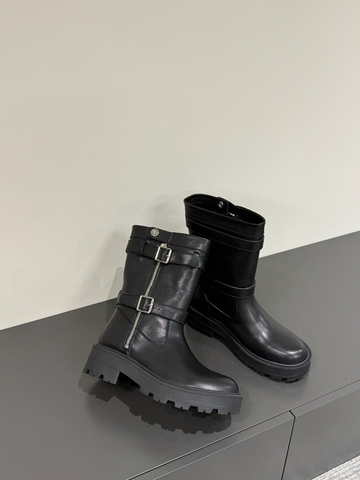 DIOR MAJOR ANKLE BOOT IN BLACK CALFSKIN