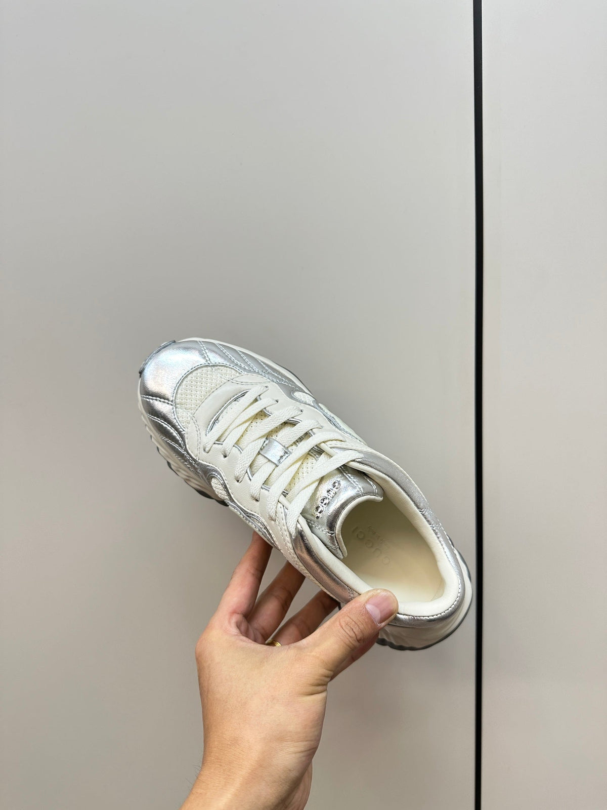 GUCCI Ripple Leather Sneakers White Silver