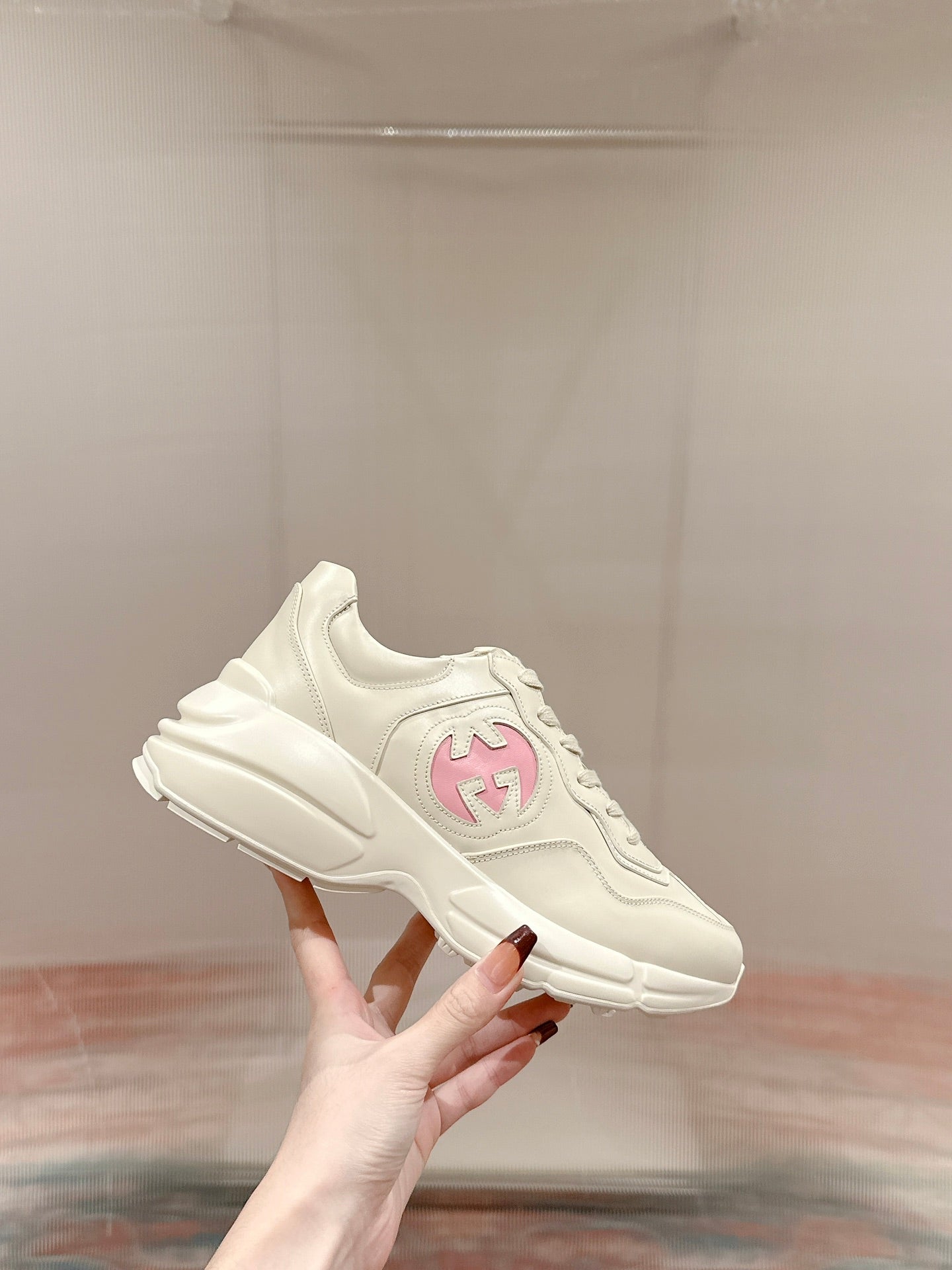GUCCI RHYTON TRAINER WHITE CALFSKIN WITH PINK LOGO