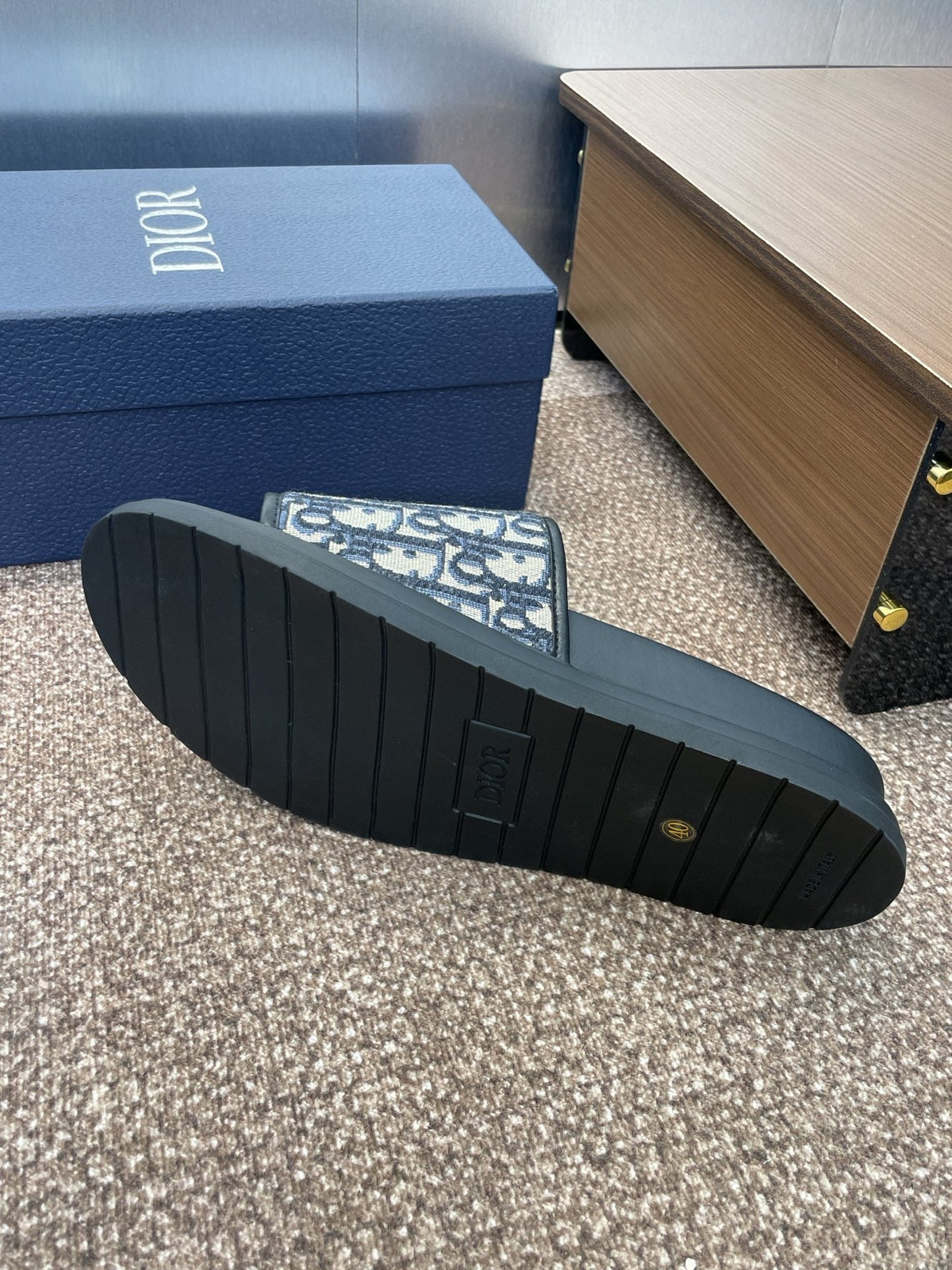 DIOR 25S ALIAS SLIDES IN BLACK CALFSKIN WITH CD OBLIQUE DEEP BLUE LOGO